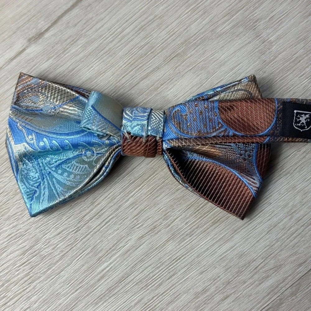 Stacy Adams Mens Bow Tie Pocket Square‎ Matching Set Blue Brown Paisley